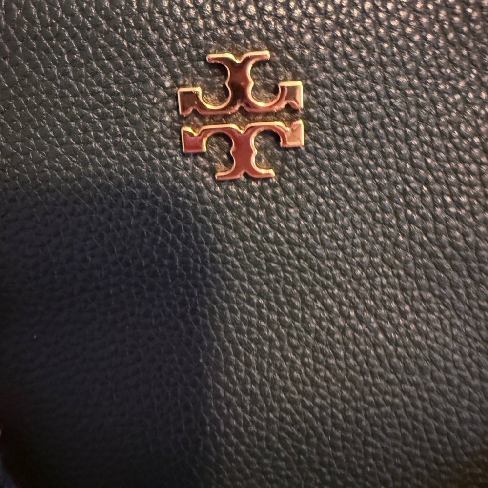 Tory Burch Carson Leather Convertible Bag - Picture 6 of 10